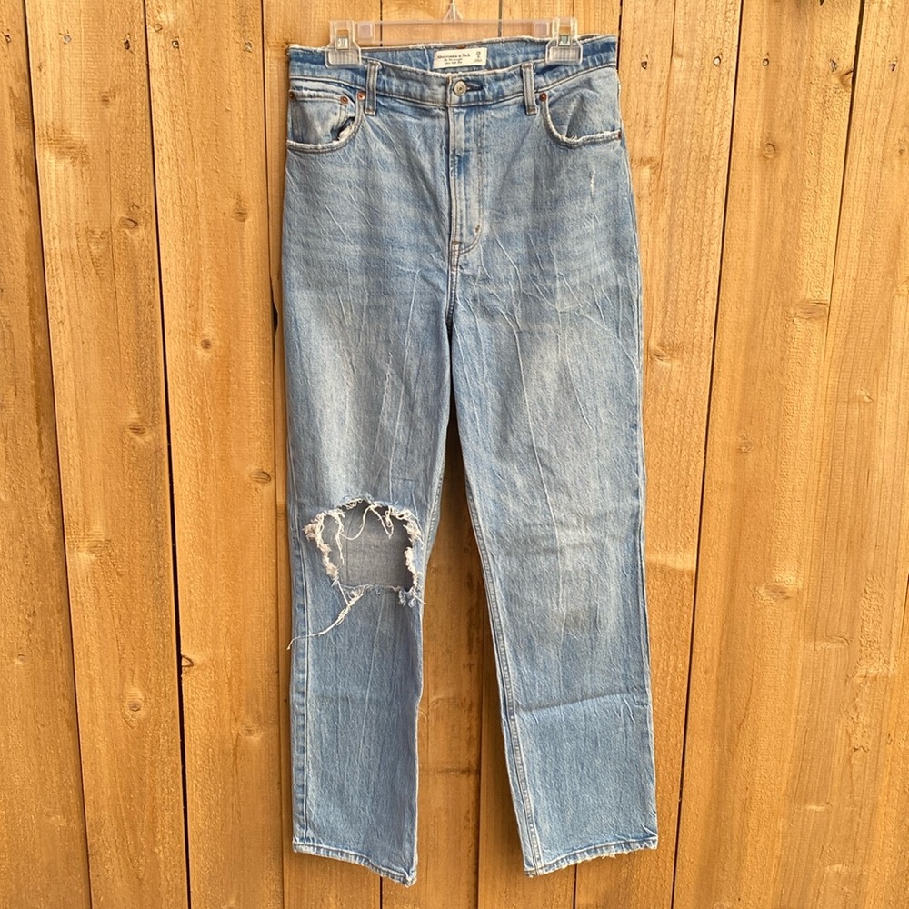 Abercrombie 90s Straight Ultra High Rise 29/8R Light Wash Distressed Stretch 31"